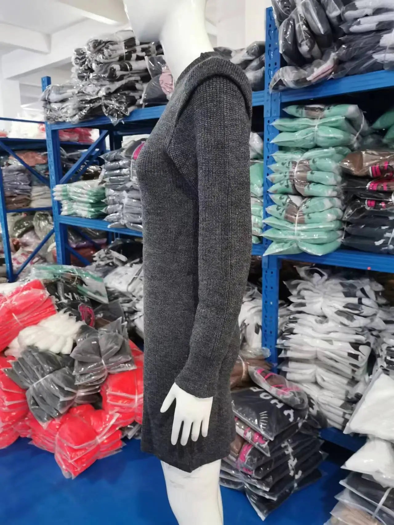 Autumn and winter new women's clothing fashionable temperament sexy round neck long sleeved hip hugging sweater women's dress