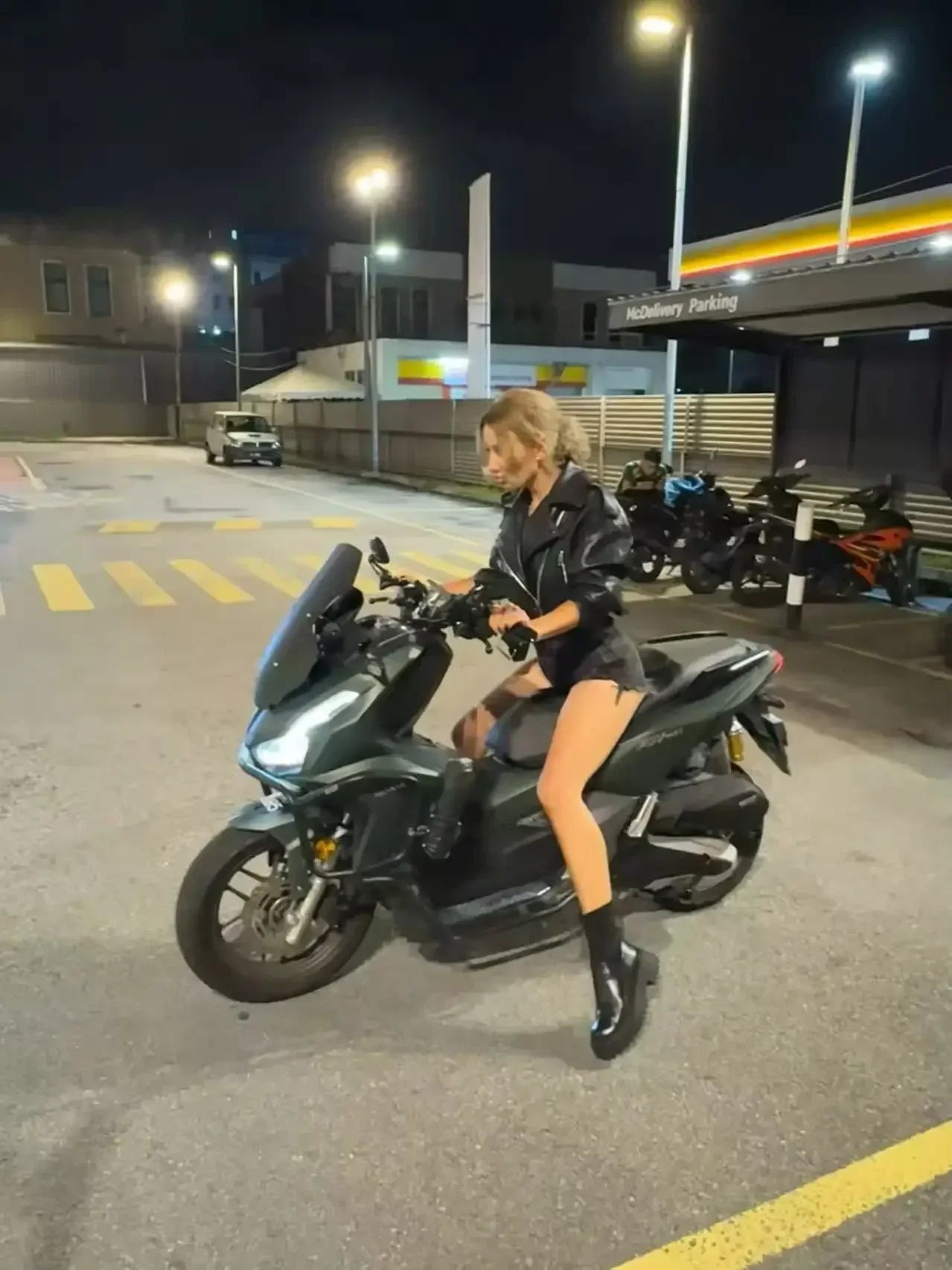 Women Vintage Loose Washed Faux Leather Short Jacket Streetwear Female Zipper Belt Moto Biker Retro Coat Outwear Tops